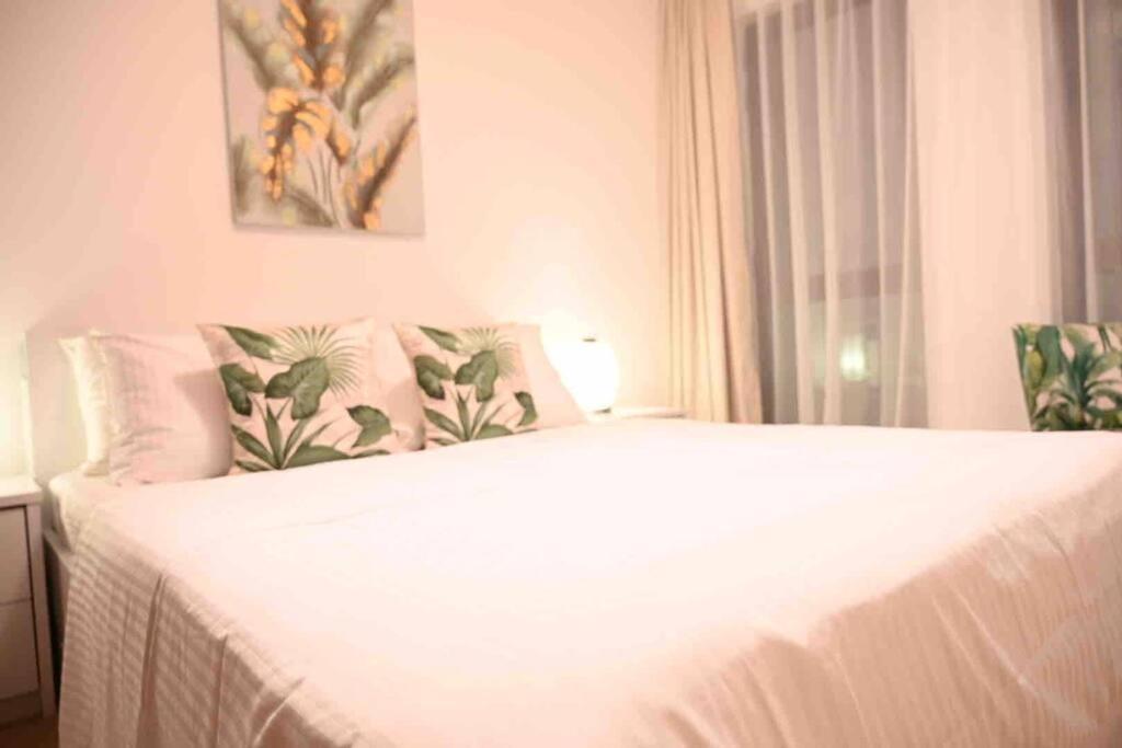 Brand New Furniture . Close To Dubai Mall. Bagian luar foto