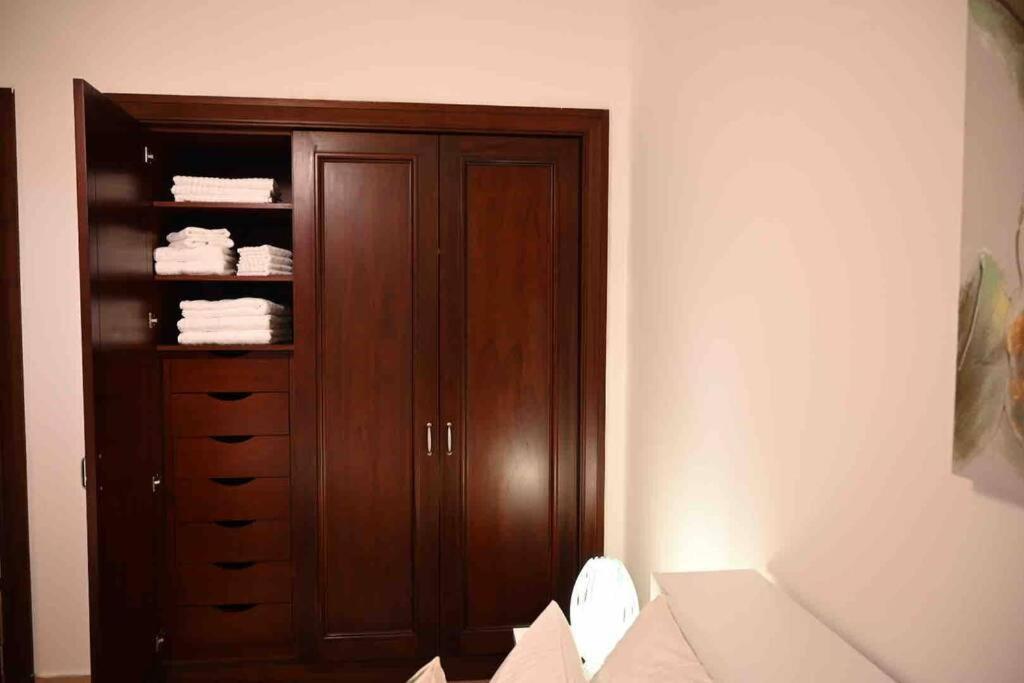 Brand New Furniture . Close To Dubai Mall. Bagian luar foto