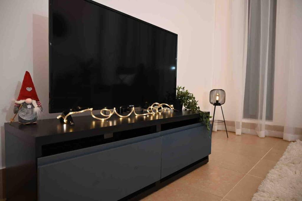 Brand New Furniture . Close To Dubai Mall. Bagian luar foto