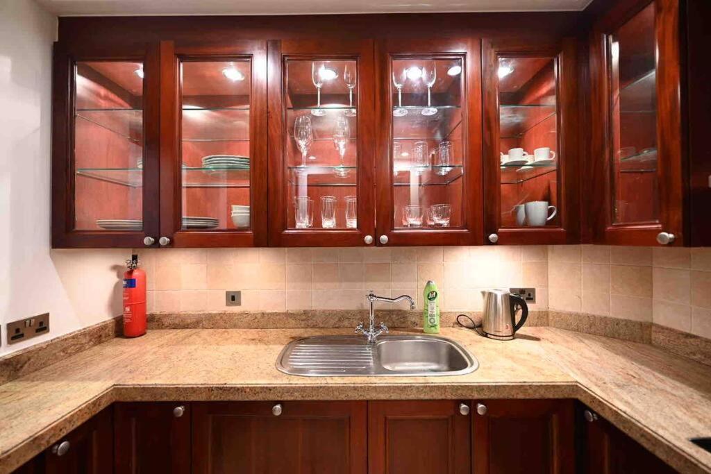 Brand New Furniture . Close To Dubai Mall. Bagian luar foto