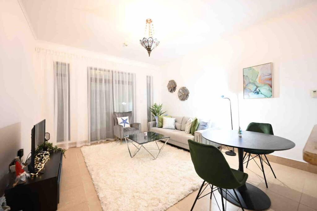 Brand New Furniture . Close To Dubai Mall. Bagian luar foto