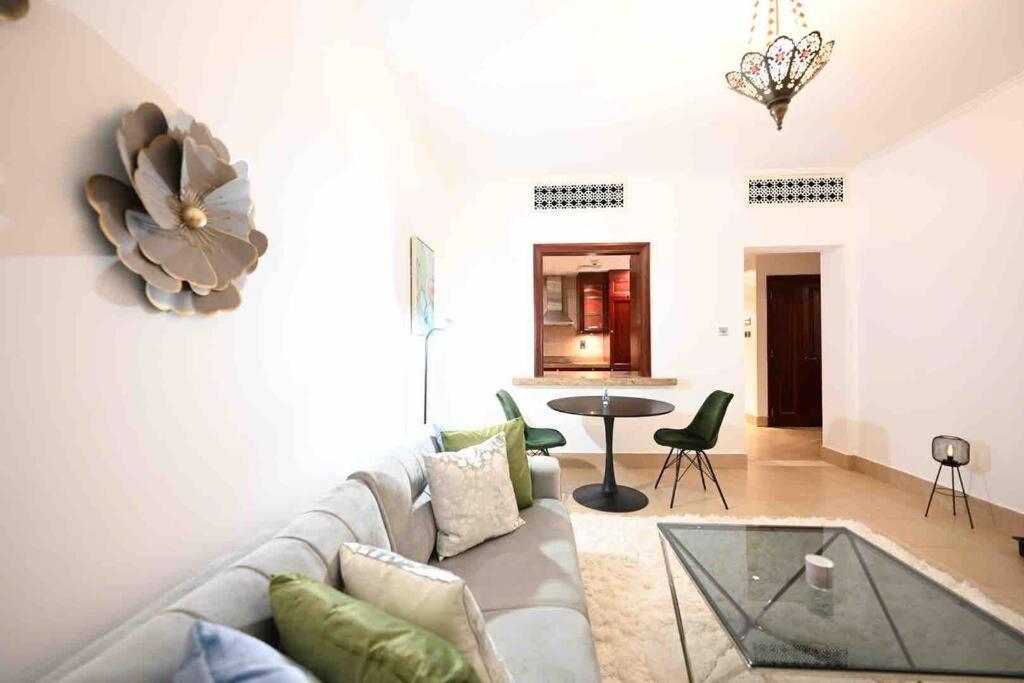 Brand New Furniture . Close To Dubai Mall. Bagian luar foto