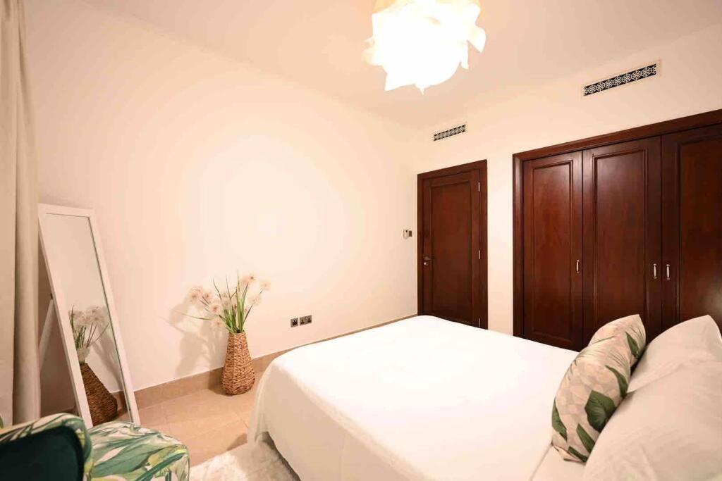 Brand New Furniture . Close To Dubai Mall. Bagian luar foto