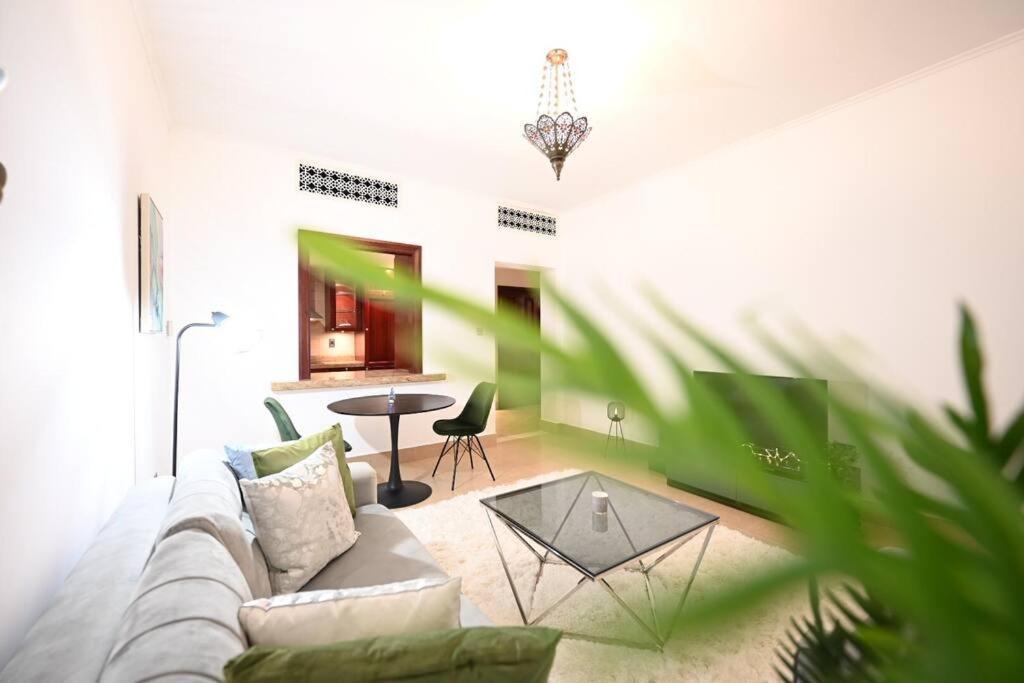 Brand New Furniture . Close To Dubai Mall. Bagian luar foto