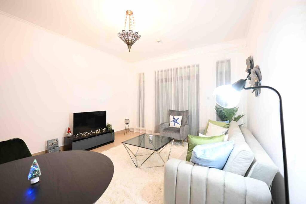 Brand New Furniture . Close To Dubai Mall. Bagian luar foto