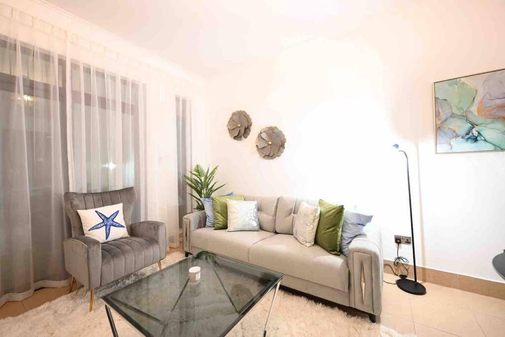 Brand New Furniture . Close To Dubai Mall. Bagian luar foto