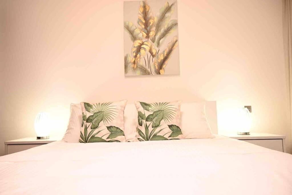 Brand New Furniture . Close To Dubai Mall. Bagian luar foto