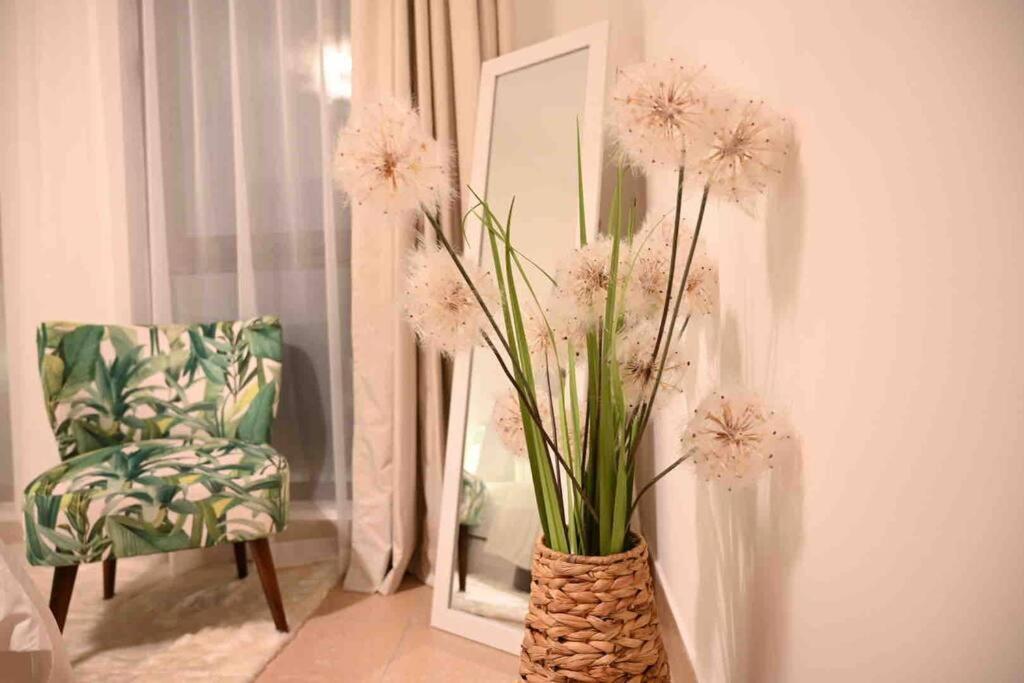 Brand New Furniture . Close To Dubai Mall. Bagian luar foto